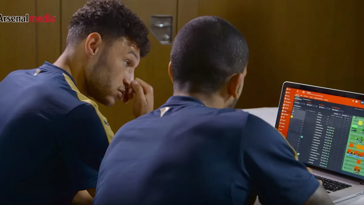 Como os jogadores do Arsenal jogam FM 2016? Eles sofrem, como n&oacute;s