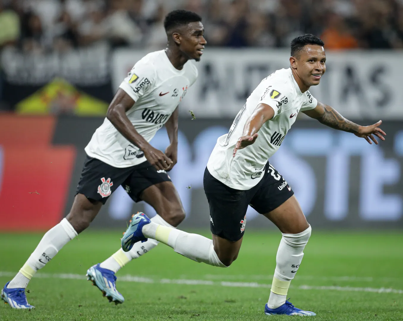 F&eacute;lix Torres Arthur Souza Cornthians