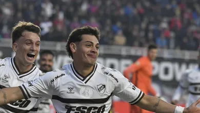 Modesto Platense at&eacute; cansa de eliminar gigantes e chega &agrave; final do Campeonato Argentino