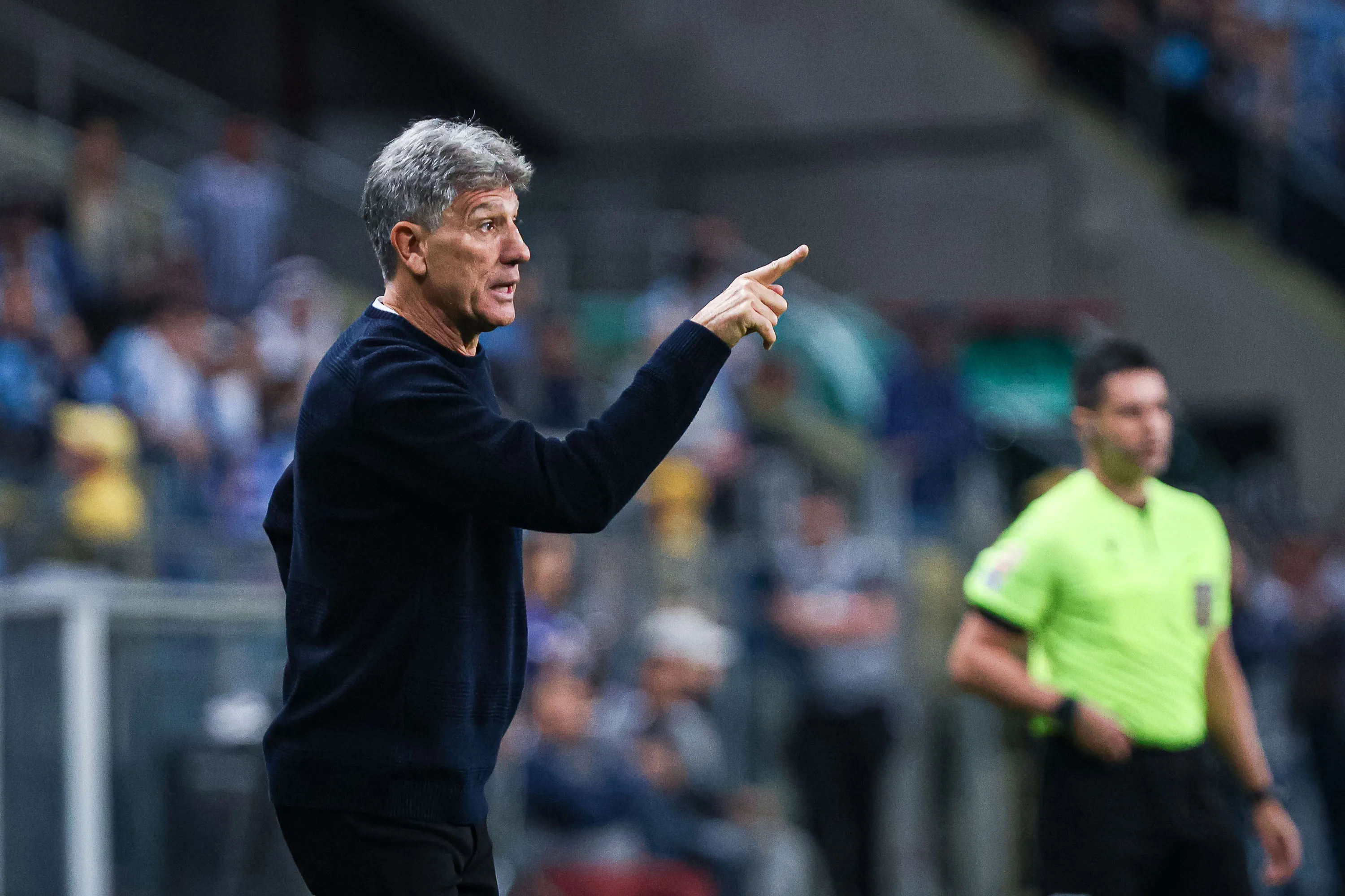 Gr&ecirc;mio acende sinal amarelo em dois pontos ap&oacute;s derrota para o Botafogo