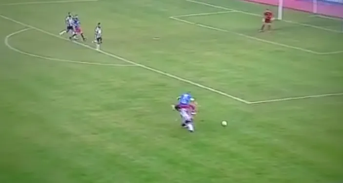 A Libertadores j&aacute; come&ccedil;a com toda sua picardia: a inven&ccedil;&atilde;o do drible &ldquo;pula carni&ccedil;a&rdquo;