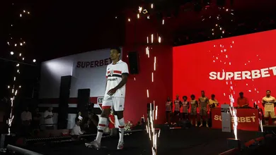 S&atilde;o Paulo tem sua camisa mais valiosa da hist&oacute;ria e conversa para fechar novos patroc&iacute;nios em&nbsp;espa&ccedil;os&nbsp;vagos