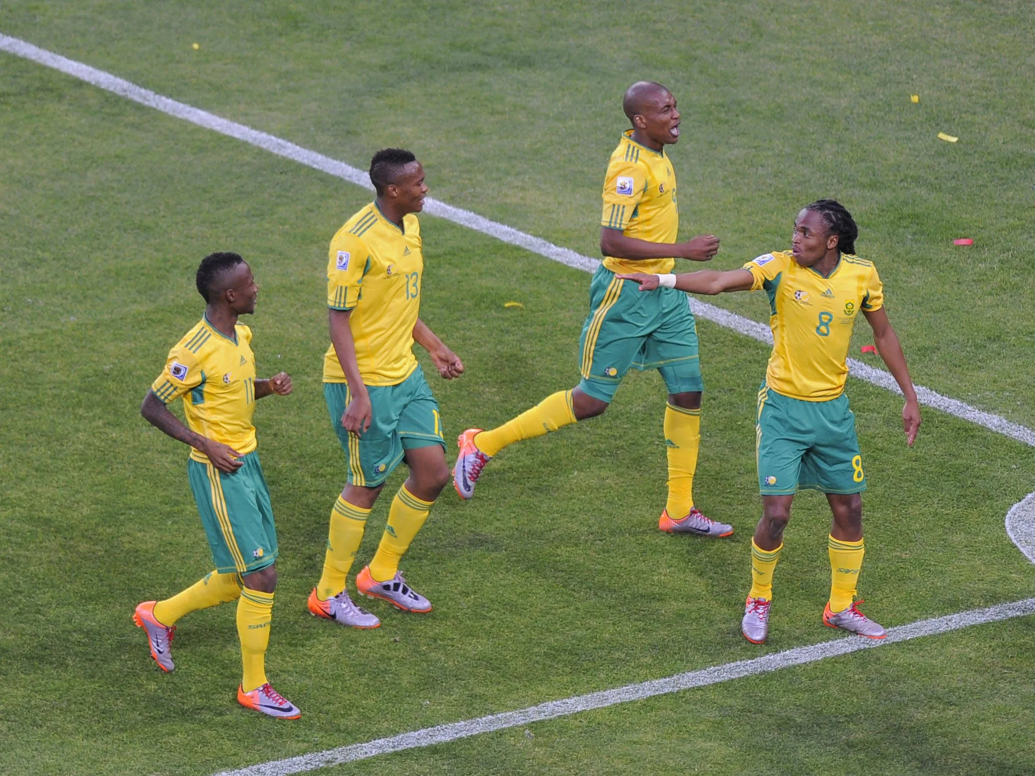 Tshabalala comemora seu gola&ccedil;o na abertura da Copa do Mundo de 2010