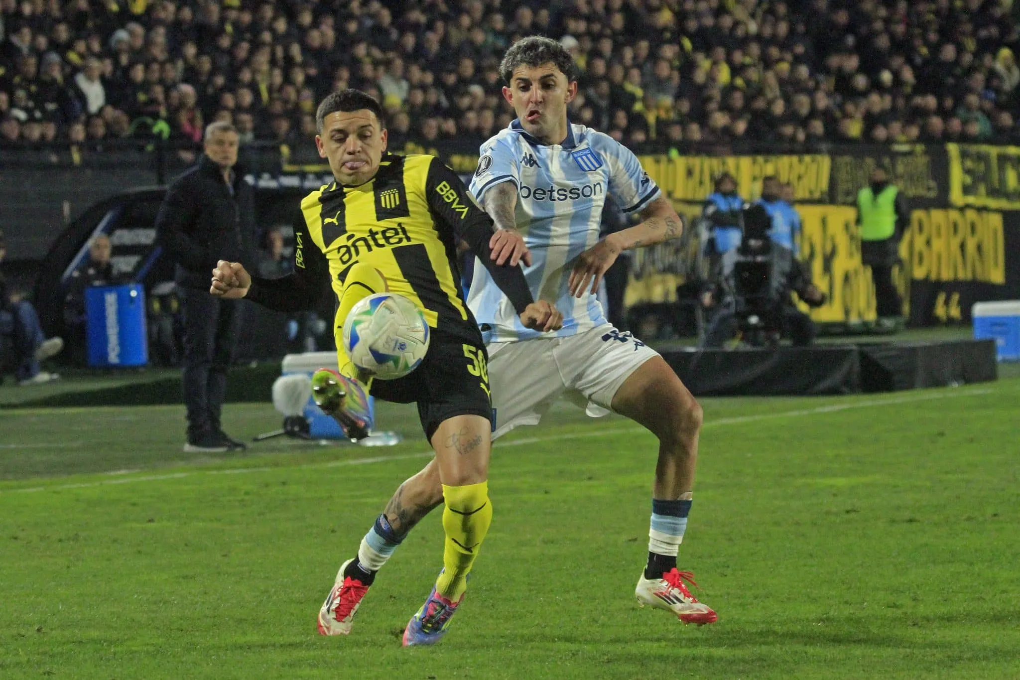 Por que Pe&ntilde;arol x Racing pode ser considerado o pior jogo da Libertadores at&eacute; o momento?