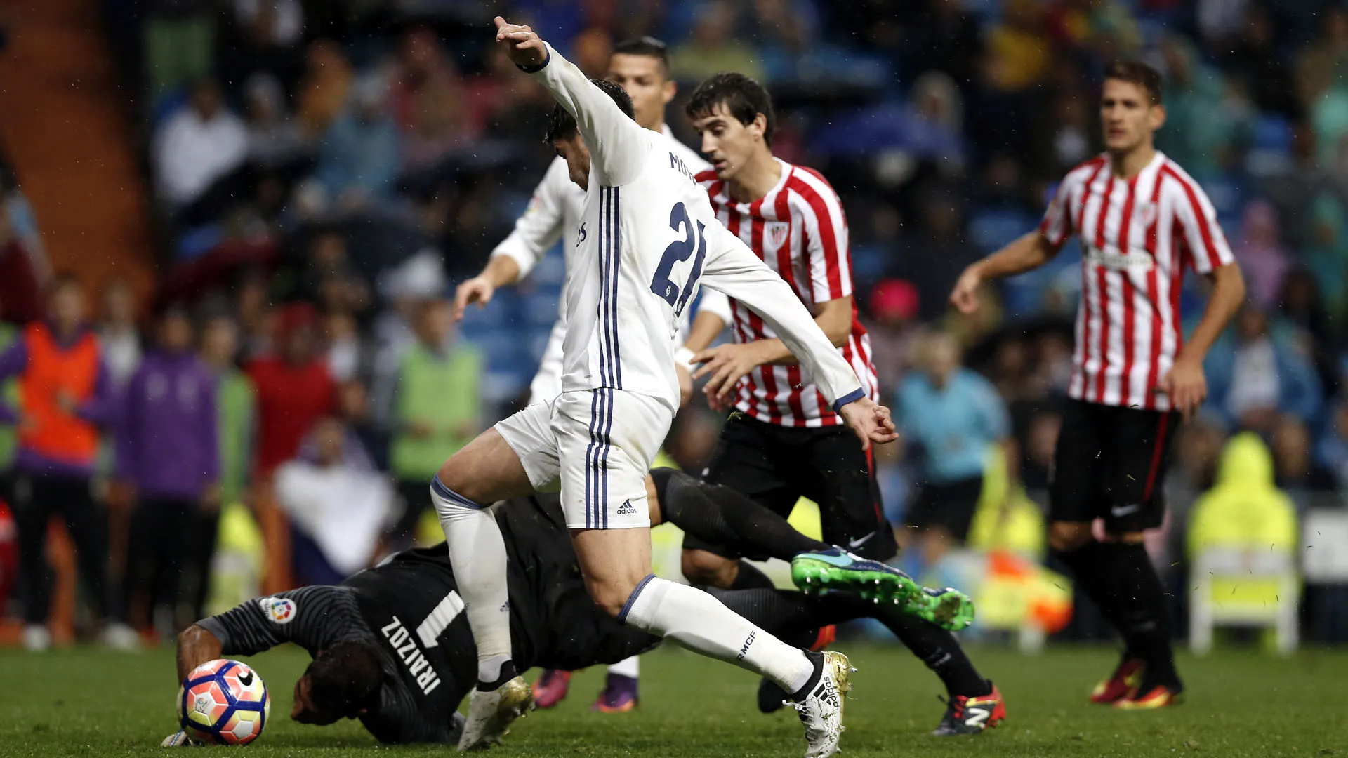 Morata entra para marcar gol da vit&oacute;ria e dar lideran&ccedil;a ao Real Madrid
