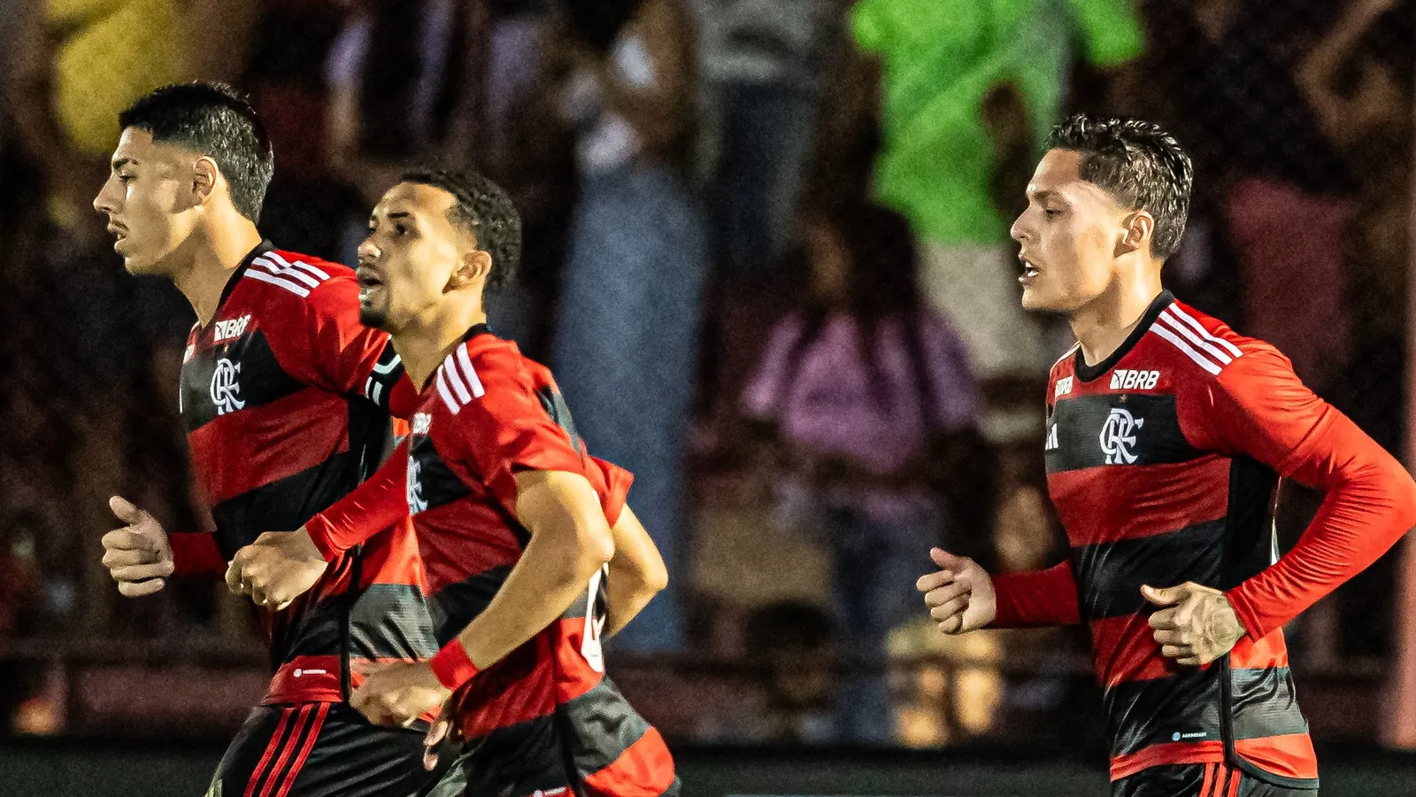 Flamengo acaba com conto de fadas do Aster e avan&ccedil;a &agrave; semifinal da Copinha