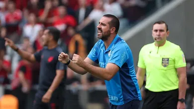 Discurso &ldquo;contra tudo e contra todos&rdquo; &eacute; um fetiche do torcedor brasileiro
