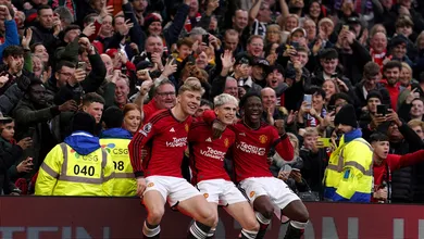 Hojlund marca no dia de seu anivers&aacute;rio e molecada do Manchester United passeia diante do West Ham