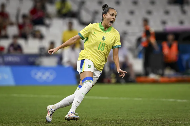 Gabi Portilho celebra gol em semifinal contra a Espanha 