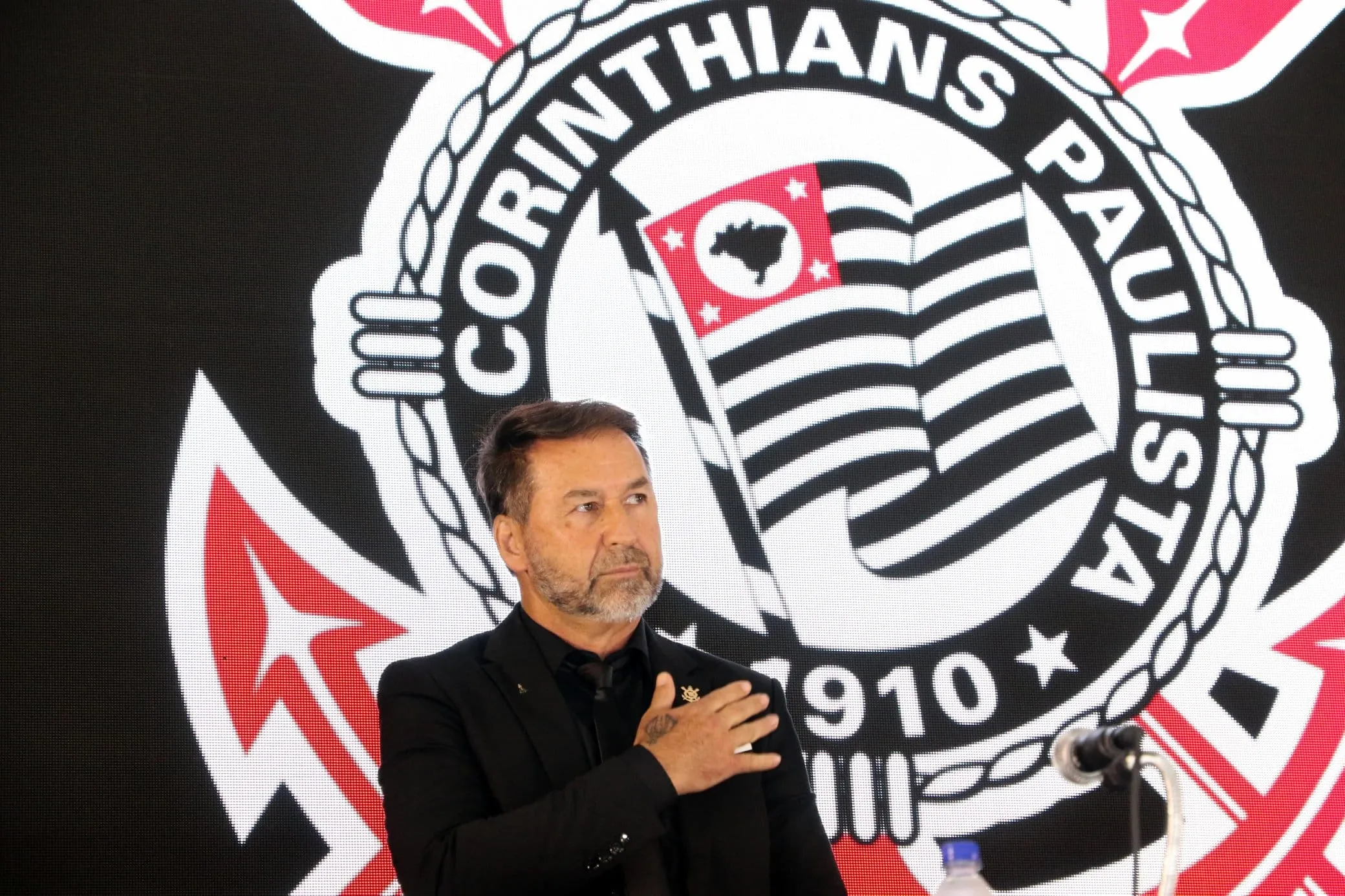 Desist&ecirc;ncia de Gabigol pode ser bom term&ocirc;metro entre discurso e a&ccedil;&otilde;es de Augusto Melo no Corinthians