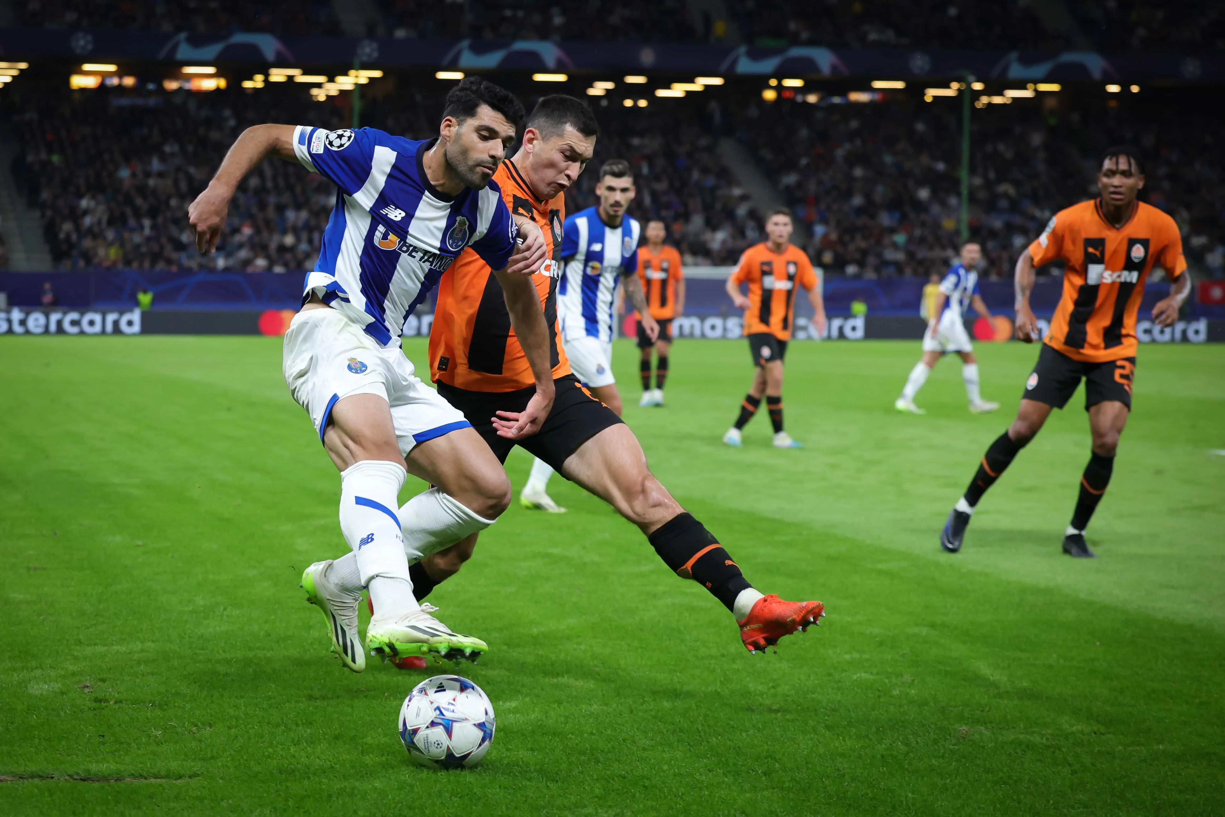 De olho no mata-mata da Champions, Porto e Shakhtar fazem jogo de vida ou morte no Drag&atilde;o