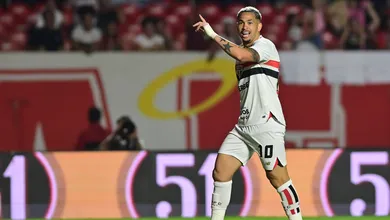 Al&eacute;m dos 100 gols: Luciano alcan&ccedil;a outras marcas que o credenciam a &iacute;dolo do S&atilde;o Paulo
