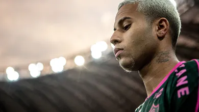 Cad&ecirc; o Alexsander? Jovem tem quest&otilde;es extracampo e recebe aten&ccedil;&atilde;o especial no Fluminense