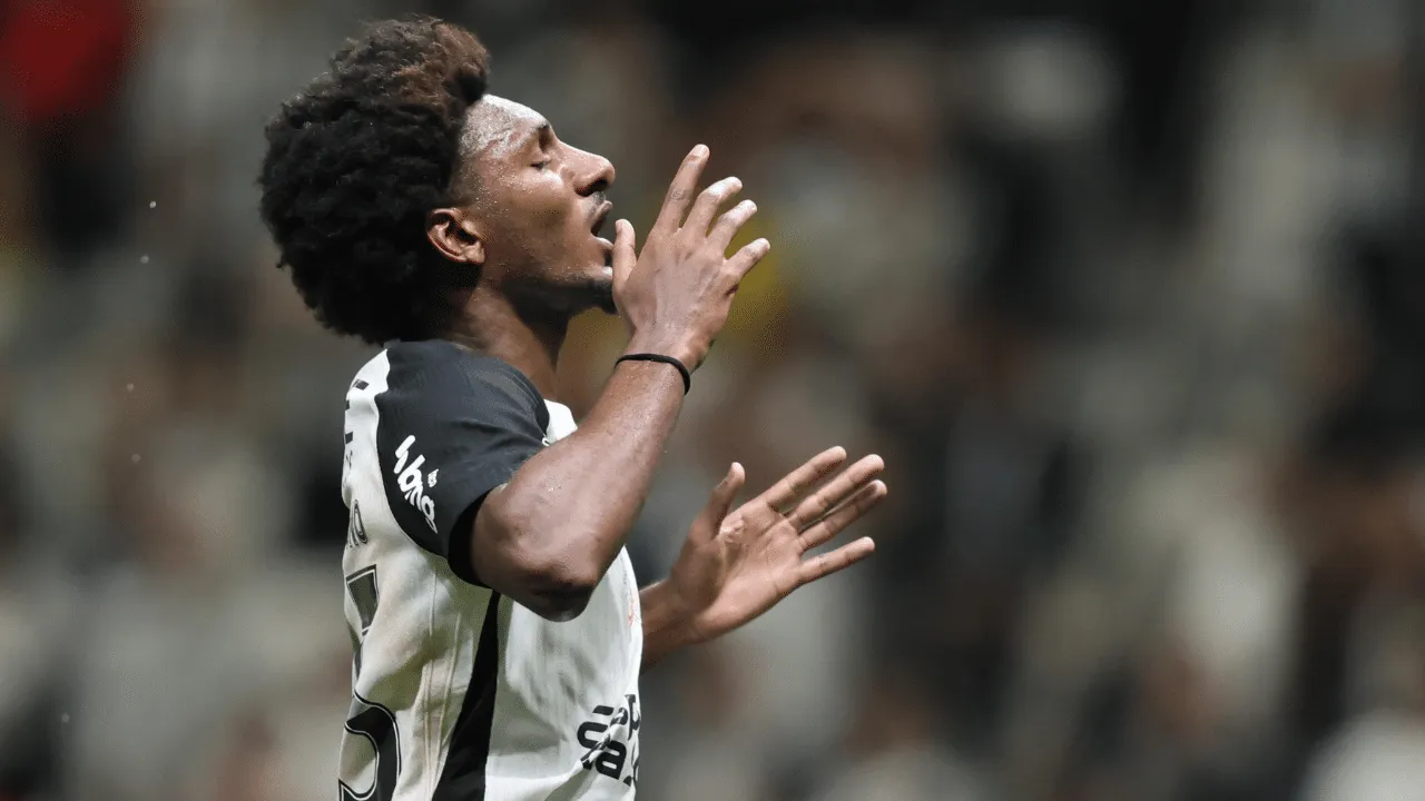 Corinthians evolui com time reserva, mas trope&ccedil;a no beab&aacute; do futebol diante do Atl&eacute;tico-MG