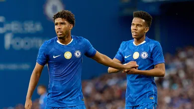 Como &eacute; jogar com Est&ecirc;v&atilde;o? Andrey Santos revela detalhes de parceria