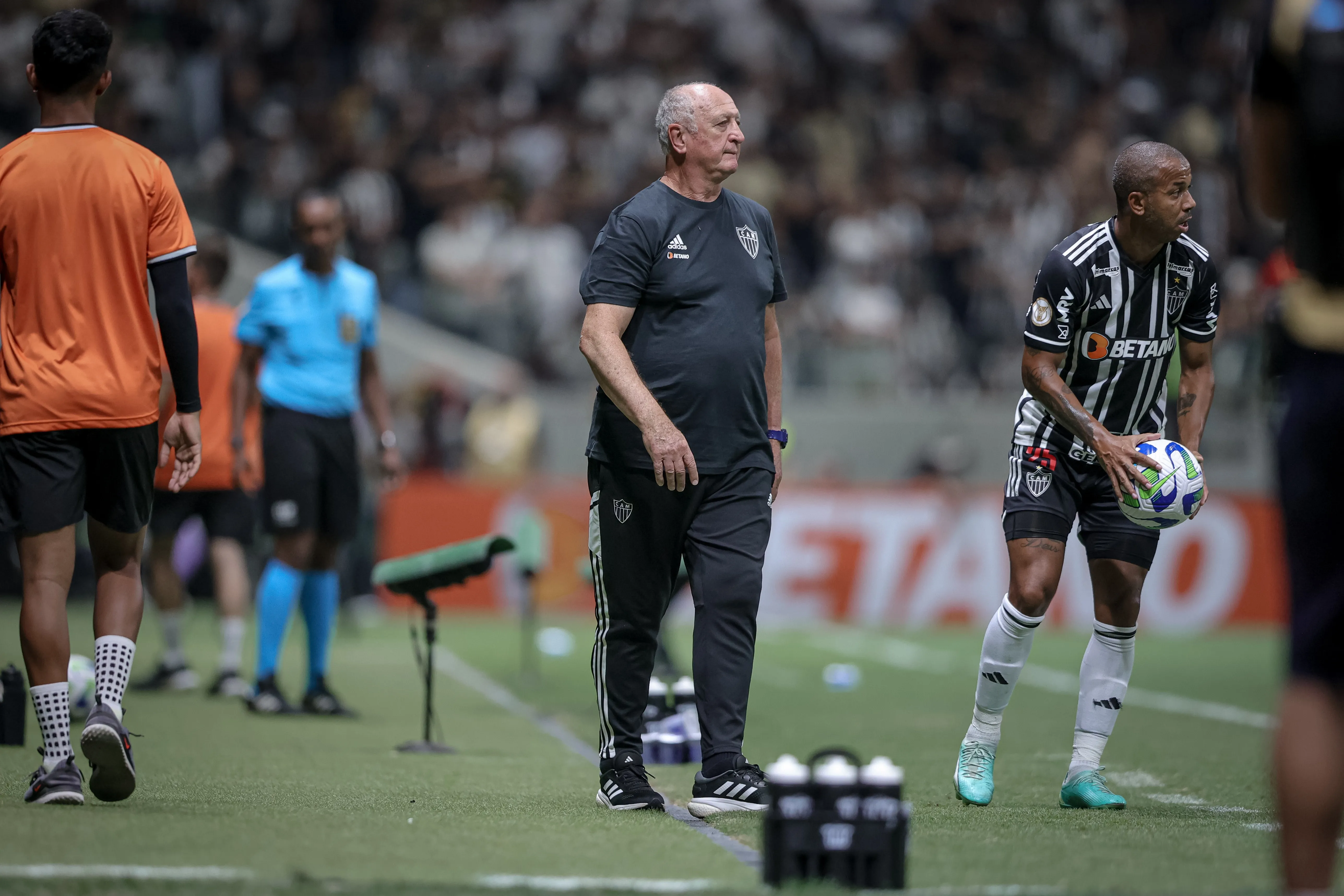 Felip&atilde;o celebra vit&oacute;ria que coloca Atl&eacute;tico-MG de vez na briga pela Libertadores