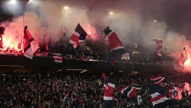 Grande gesto: A torcida do PSG cantou o nome de Emiliano Sala no Parc des Princes