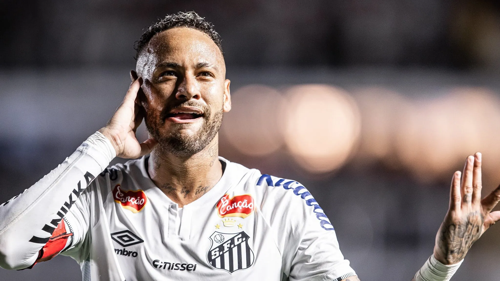 Diretor do Barcelona, Deco &eacute; sucinto sobre volta de Neymar: &lsquo;Time se faz com cabe&ccedil;a&rsquo;