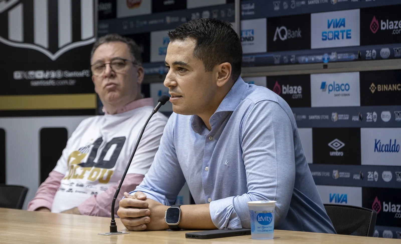 Ex-funcion&aacute;rios do Santos esperam pagamento de multa e premia&ccedil;&atilde;o h&aacute; mais de um m&ecirc;s