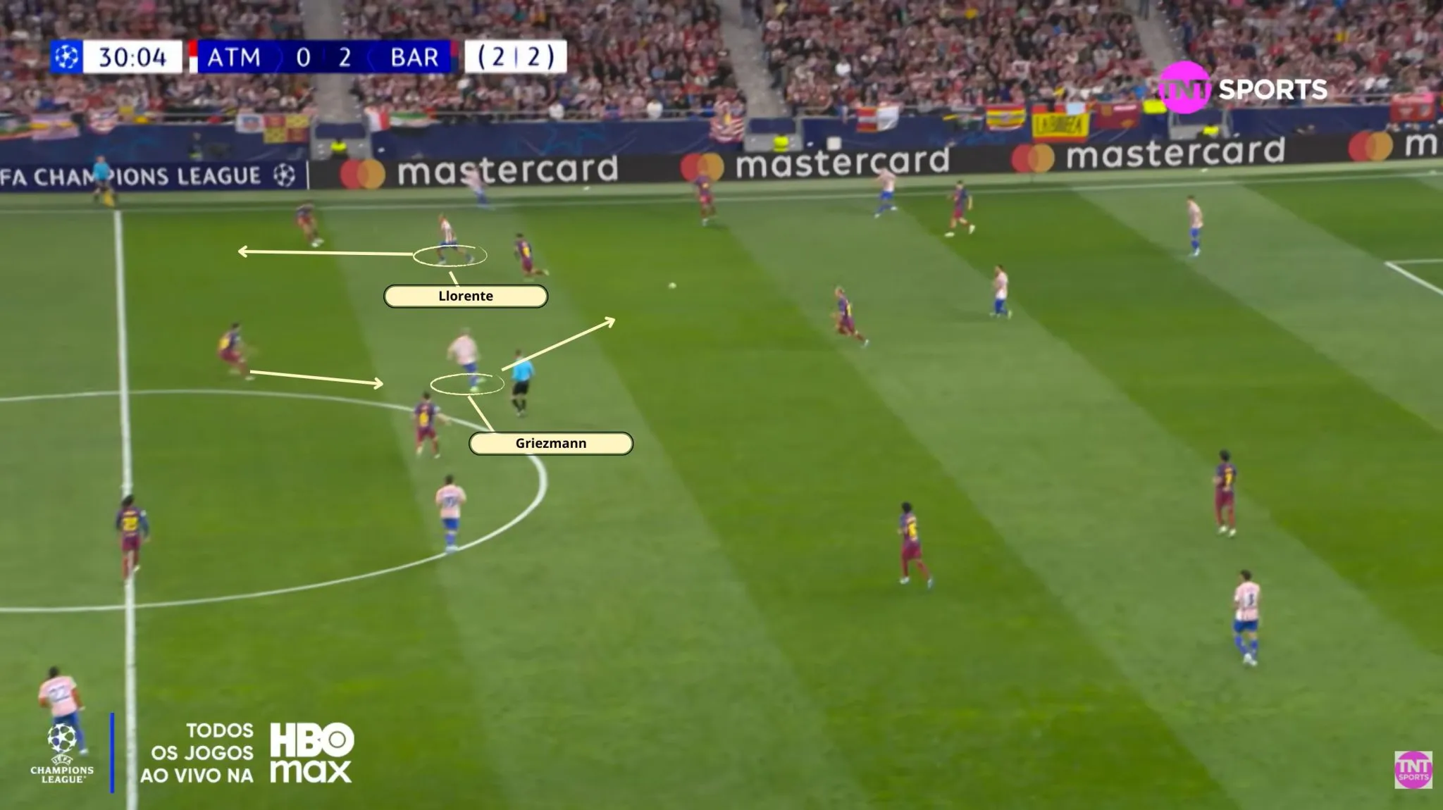 Movimento de Griezmann atraiu Garc&iacute;a e deu espa&ccedil;o para Llorente correr antes do gol de Lookman
