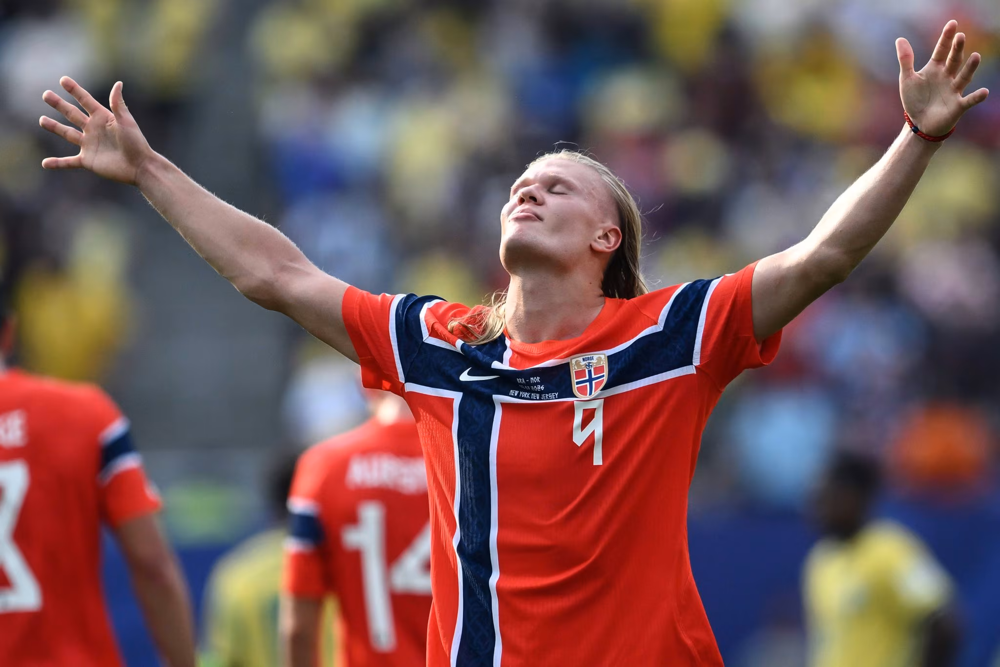 Haaland comemora um dos gols da Noruega sobre o Brasil na Copa do Mundo