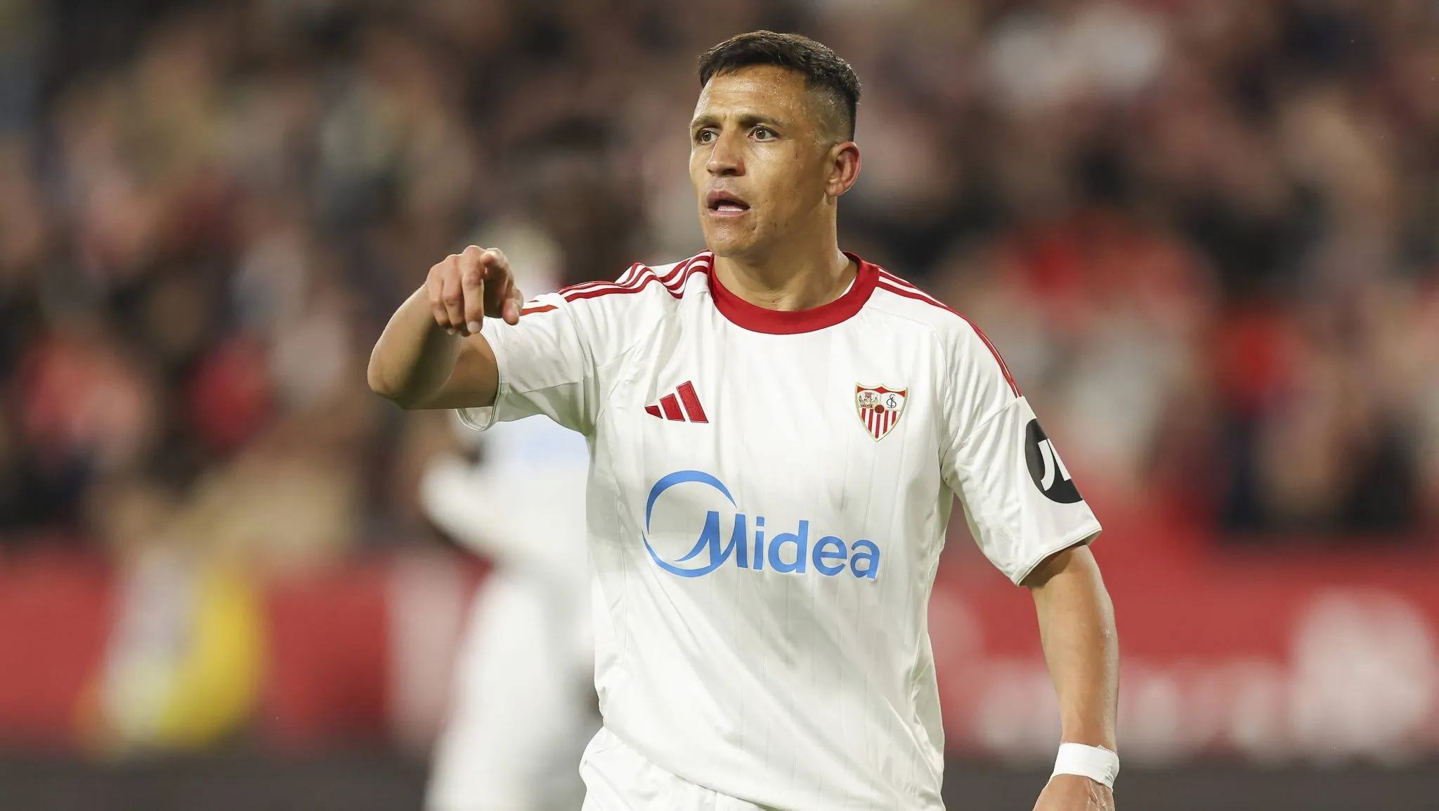 &lsquo;Acho que ele quer ir para o rival&rsquo;: Zamorano opina sobre futuro de Alexis S&aacute;nchez