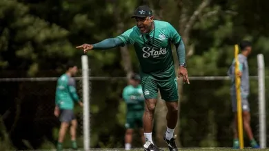 Pelo Juventude, Roger Machado reencontra Gr&ecirc;mio um ano e cinco meses ap&oacute;s demiss&atilde;o