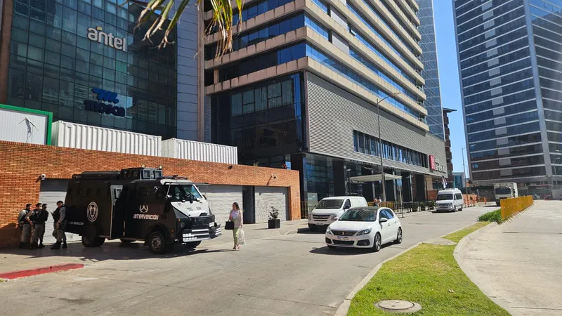Hotel do Botafogo tem seguran&ccedil;a refor&ccedil;ada em Montevideu (Foto: Gabriel Rodrigues/Trivela)