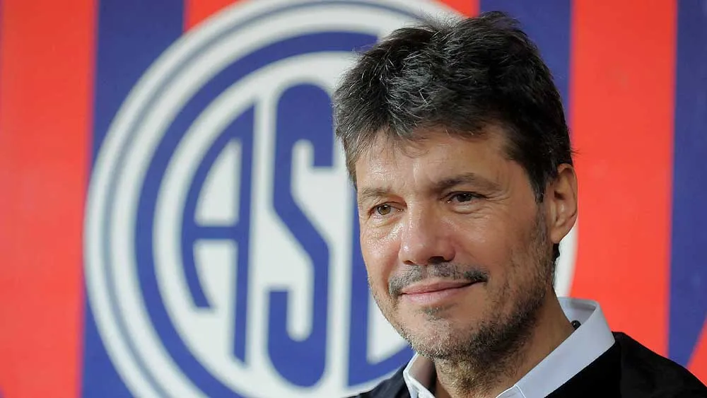 Vice-presidente do San Lorenzo cutuca jogador do time no Twitter e toma invertida