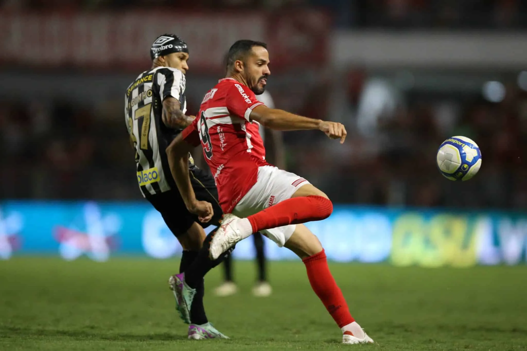 Santos leva gola&ccedil;o de artilheiro da S&eacute;rie B e perde oportunidade de ouro na rodada