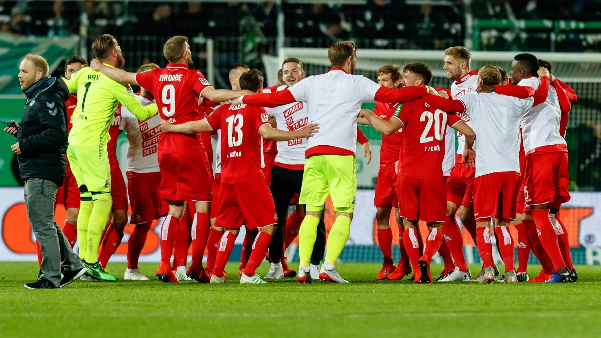 Com um time de primeira divis&atilde;o, Col&ocirc;nia volta &agrave; Bundesliga um ano depois do rebaixamento