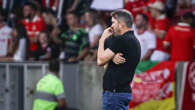 Coudet perde o jogo e a paci&ecirc;ncia no Internacional: &ldquo;Quando ganho, g&ecirc;nio; quando perco, idiota&rdquo;