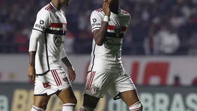 Defesa do S&atilde;o Paulo sobrevive a baixas e vira arma para eliminar&nbsp;Palmeiras