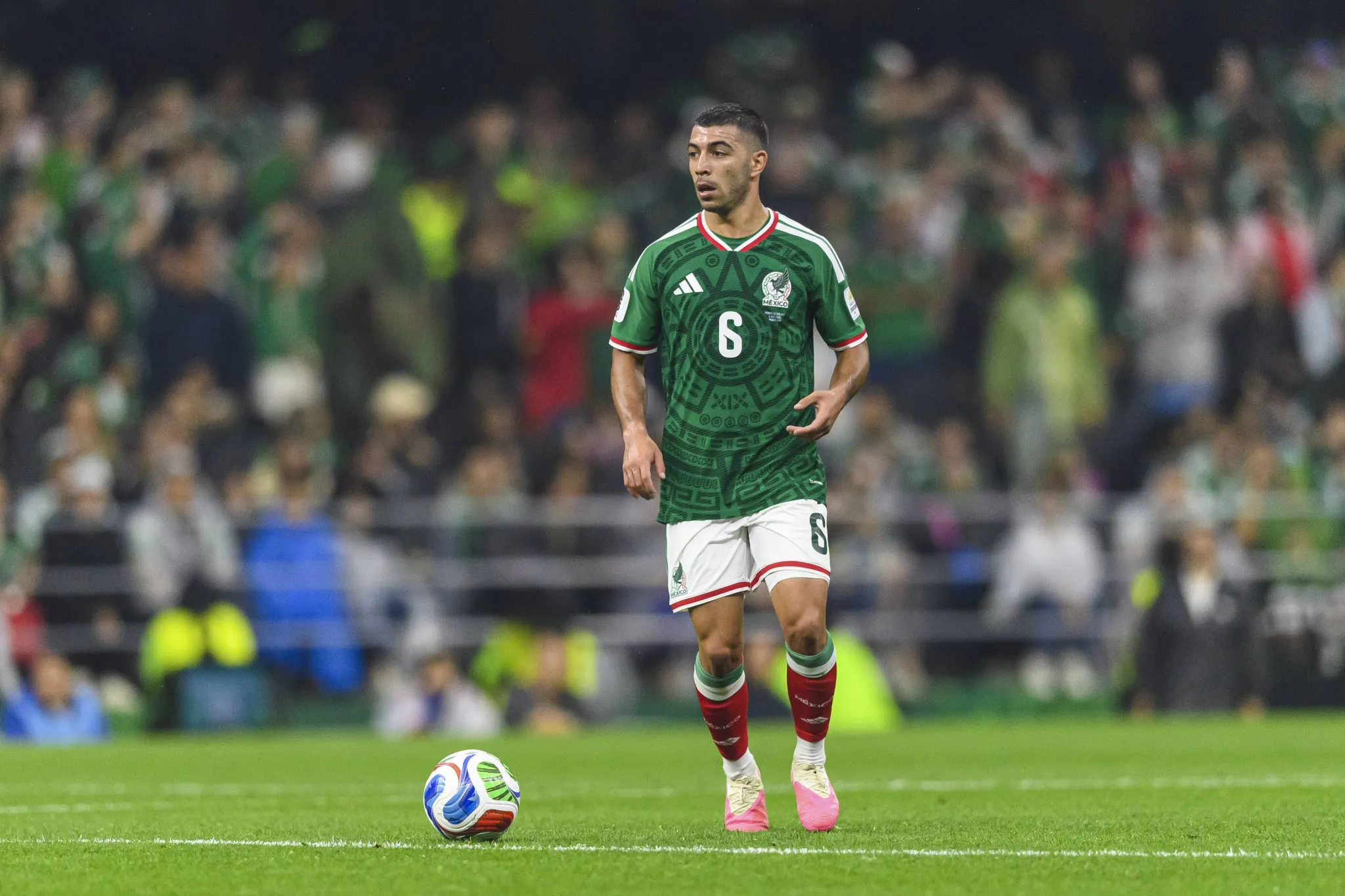 Erik Lira pela sele&ccedil;&atilde;o mexicana na Copa do Mundo (Foto: Imago/Latin Sport Images)