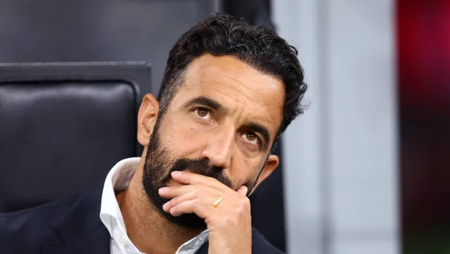 Ruben Amorim ignora rival e minimiza press&atilde;o antes de Juventus x Milan, mas faz alerta no clube