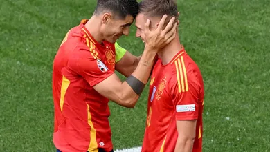 Meia que quase jogou por outra sele&ccedil;&atilde;o decide, e Espanha aposenta Kroos ao derrubar Alemanha