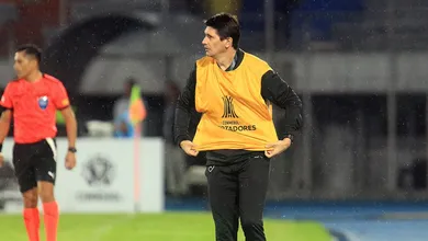 Auxiliar do Botafogo exagera em elogios ao time depois de frustrante empate pela Libertadores
