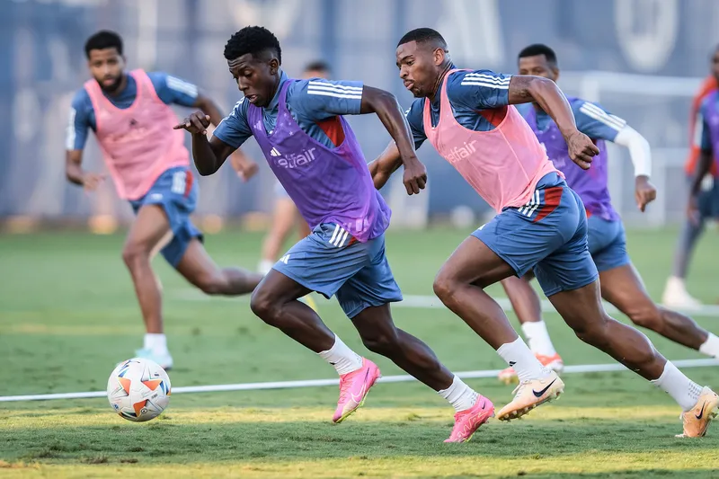 Jhosefer, &uacute;nico dos promovidos que j&aacute; jogou pelo time principal do Cruzeiro, tem sido elogiado pelos treinamentos que faz