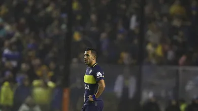 De mal com a imprensa e insatisfeito consigo, Tevez exibe que o fim de sua carreira est&aacute; pr&oacute;ximo