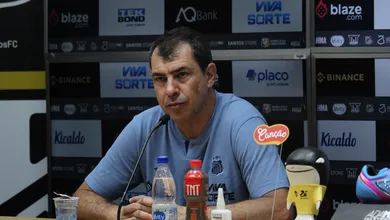 Vaiado por torcida do Santos, Carille se defende: &lsquo;Considero um trabalho bom&rsquo;