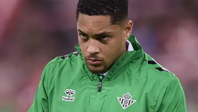Ex-Manchester City &lsquo;usa&rsquo; Rom&aacute;rio para motivar Vitor Roque no Betis