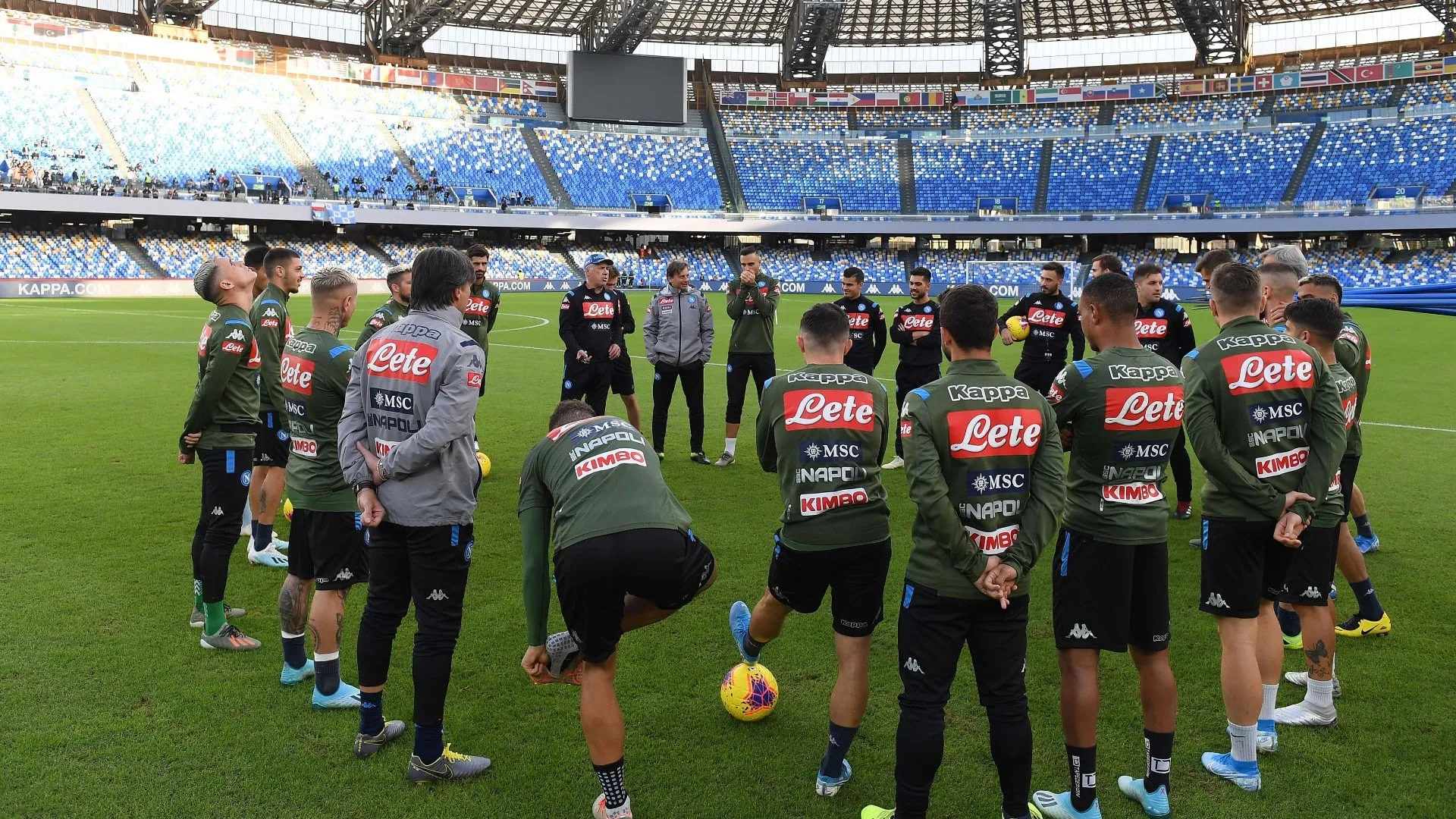 Motim dos jogadores, protestos da torcida e crise: o que est&aacute; acontecendo com o Napoli?