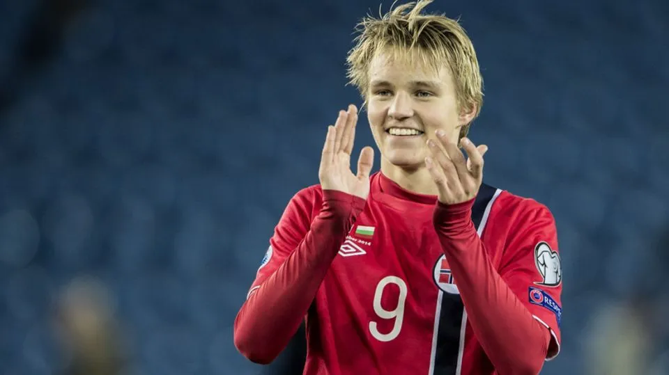 &Eacute; por essas genialidades que, aos 16 anos, Odegaard j&aacute; foi eleito o melhor jogador da Noruega
