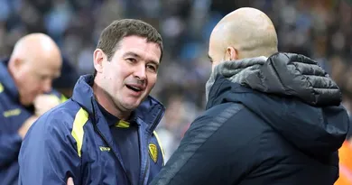 Nigel Clough: &ldquo;Guardiola chamou para uma ta&ccedil;a de vinho ap&oacute;s o jogo, espero que ele tenha mais do que uma ta&ccedil;a&rdquo;