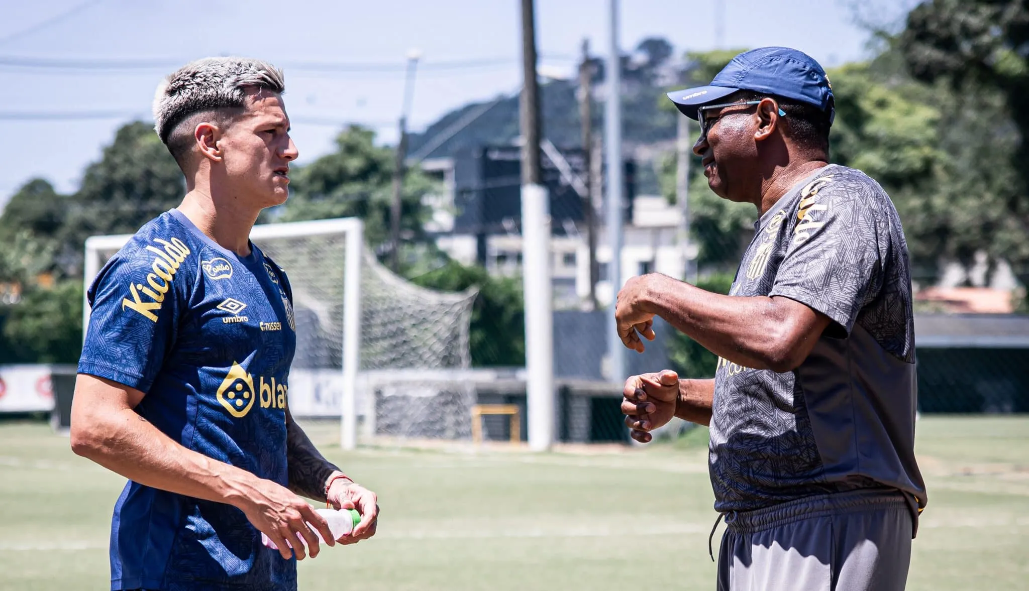 Ces&aacute;r Sampaio conversando com o Leo Godoy
