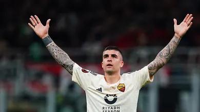 Segura e soberana: Roma derruba Milan no San Siro e larga na frente na Liga Europa