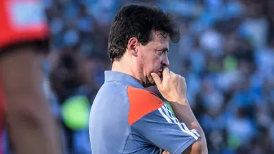 Cruzeiro: Diniz n&atilde;o v&ecirc; erro em escolha por Walace e defende laterais ap&oacute;s derrota