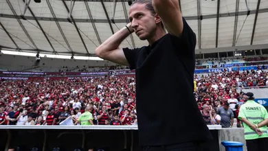 Vit&oacute;ria do Flamengo n&atilde;o tira dor de cabe&ccedil;a de Filipe Luis para a Copa do Brasil