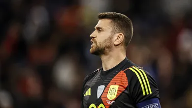 &lsquo;&Eacute; normal que falem&rsquo;: Unai Sim&oacute;n pede respeito ap&oacute;s pedidos por goleiro do Barcelona na sele&ccedil;&atilde;o