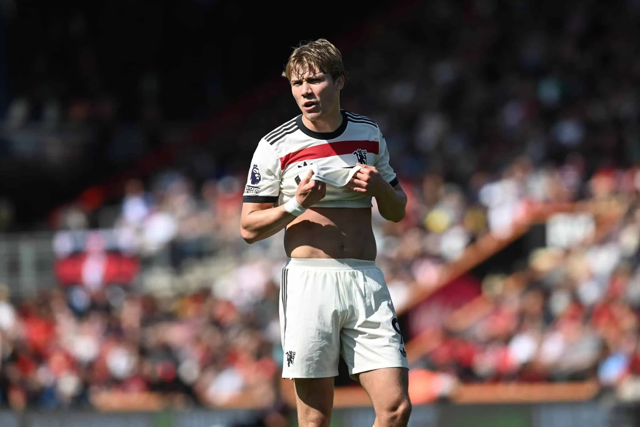 Manchester United pode &lsquo;devolver&rsquo; Hojlund para contratar astro de R$ 465 milh&otilde;es&nbsp;
